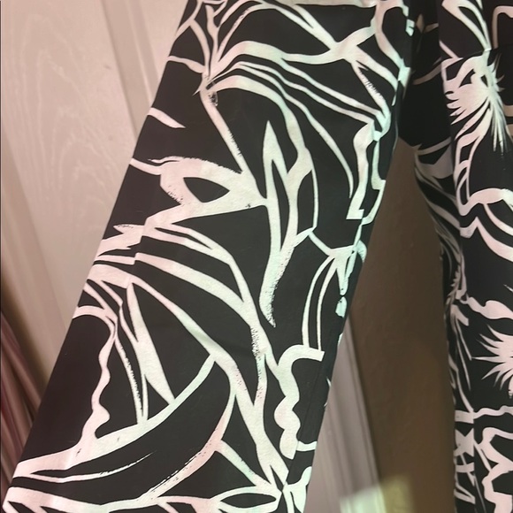 Laura Scott Black and White Graphic Blazer - Picture 7 of 7